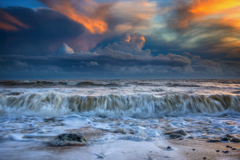 z2852 Stormy Surf, Mount Bay - Ventnor to St Catherine's inc Bonchurch, Whitwell & the Undercliff