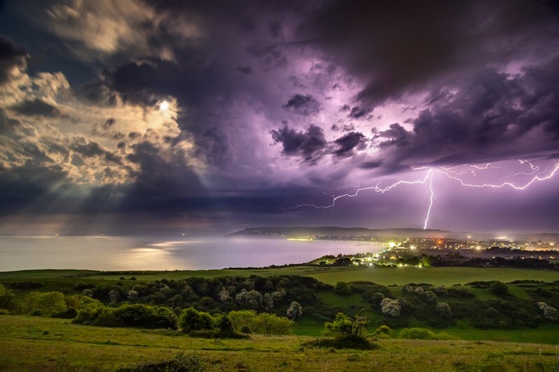 z4041 Stormy Moonlight over Sandown Bay - The