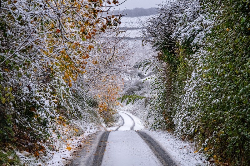z4324 Strawberry Lane in the Snow - Blackgang to Compton inc Brighstone, Shorwell & West Wight