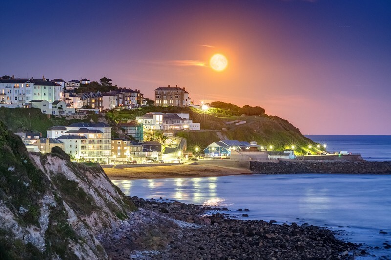 z3940 Moonrise over Ventnor - Ventnor to St Catherine's inc Bonchurch, Whitwell & the Undercliff