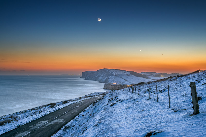 z3183 Snow over Tennyson and Freshwater Bay - Freshwater Bay to Colwell Bay inc the Needles