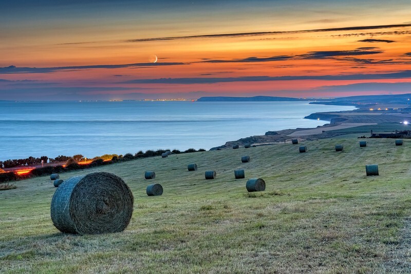 z4199 The Setting Moon over Chale and beyond - Blackgang to Compton inc Brighstone, Shorwell & West Wight