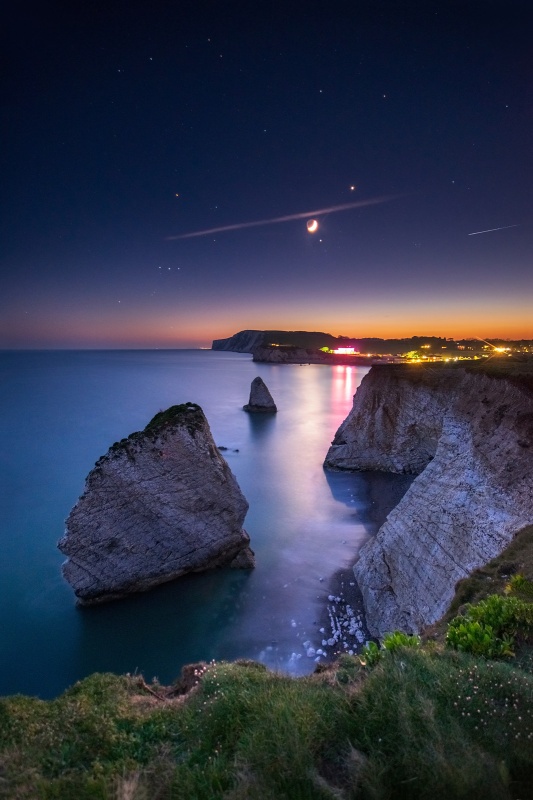 z2683 Moon, Venus and Meteor, Freshwater Bay - Freshwater Bay to Colwell Bay inc the Needles