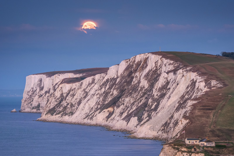 z3287 Setting Moon over Tennyson Down - Freshwater Bay to Colwell Bay inc the Needles