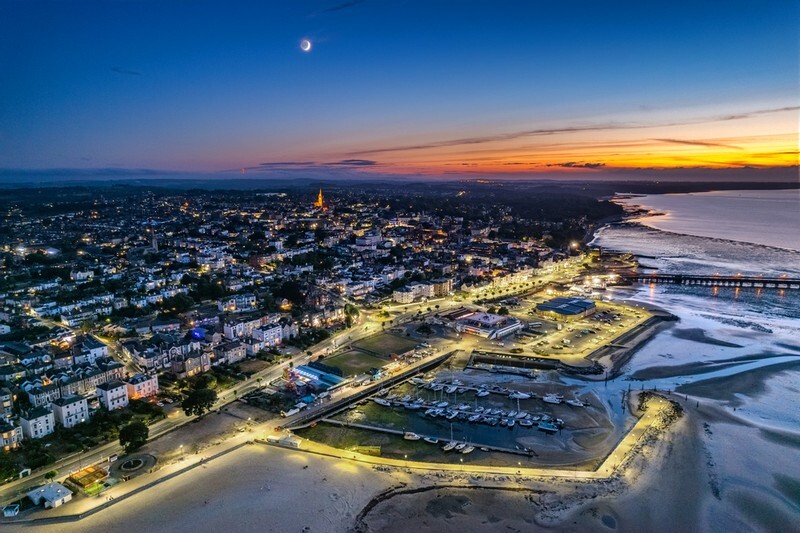 z4085 Dusk over Ryde - Seaview to Bembridge, Whitecliff Bay and Brading
