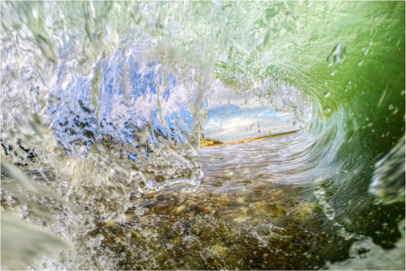 w015 Glass Green Wave, Shanklin - The
