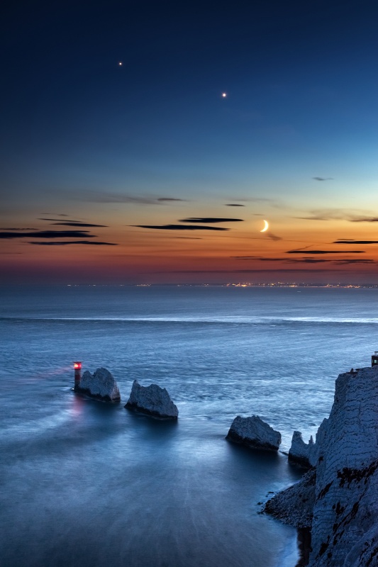 z2737 Moon, Venus and Jupiter over The Needles - Freshwater Bay to Colwell Bay inc the Needles