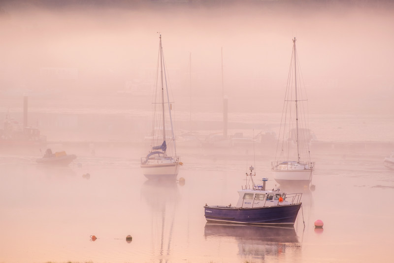 z3189 Pastel Pinks at Dawn Bembridge Harbour - Seaview to Bembridge, Whitecliff Bay and Brading