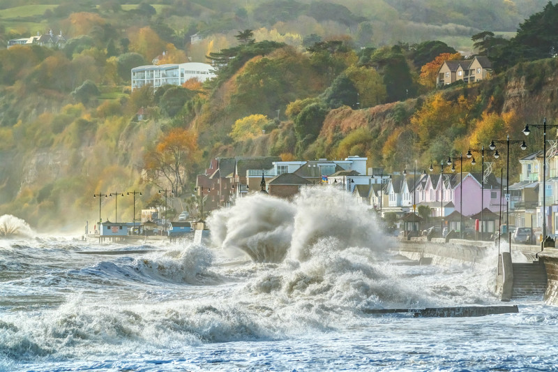 z3325 Stormy Seas, Shanklin Beach - Sandown, Shanklin, Luccombe and Wroxall