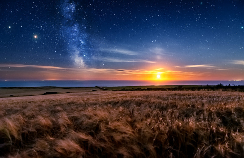 z3667 Moonset and Milky Way, St Catherines Down - Blackgang to Compton inc Brighstone, Shorwell & West Wight