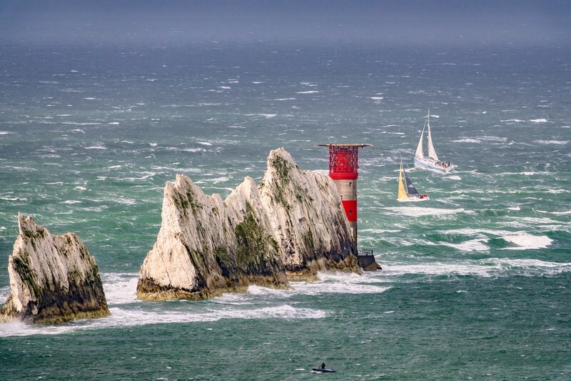 z4289 Round the Island Race at the Needles - Freshwater Bay to Colwell Bay inc the Needles