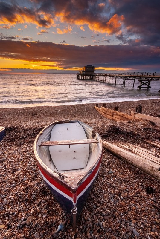 z4170 Evening Light, Totland Bay - Freshwater Bay to Colwell Bay inc the Needles