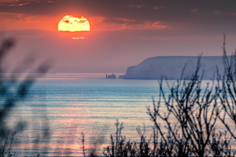 z4246 Sunset over the Needles - Freshwater Bay to Colwell Bay inc the Needles