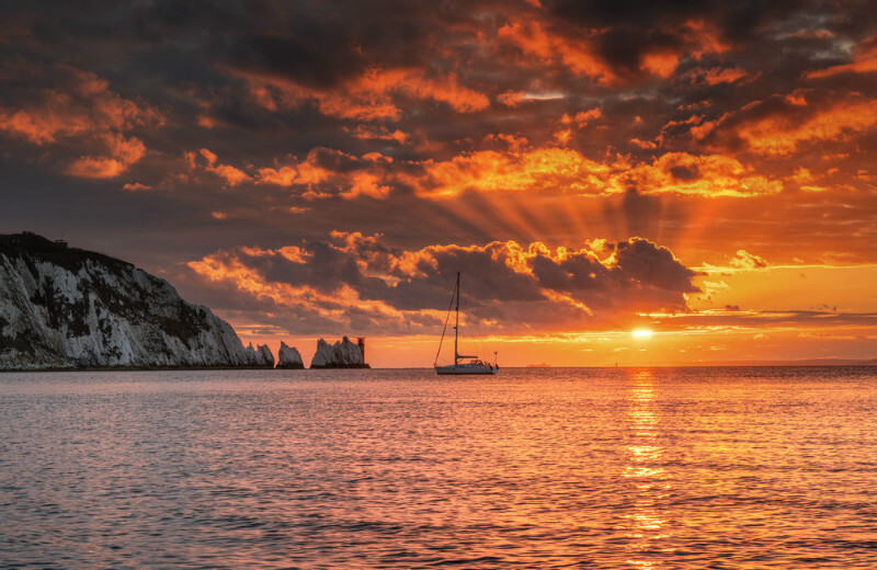 z3677 Autumn Sunset over the Needles - Freshwater Bay to Colwell Bay inc the Needles