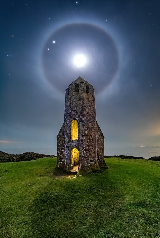 z4350 Moon Halo St Catherine's Oratory - Ventnor to St Catherine's inc Bonchurch, Whitwell & the Undercliff