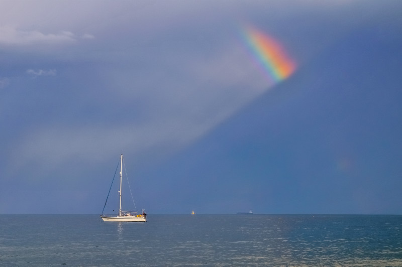 z3153 A Slice of Rainbow Sandown bay - Sandown, Shanklin, Luccombe and Wroxall