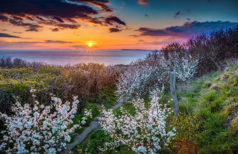 z3761 Blackgang Lookout at Sunset - Blackgang to Compton inc Brighstone, Shorwell & West Wight