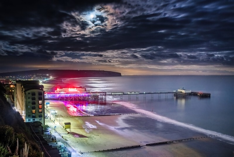 z4227 Evening Moonlight over Sandown Bay - Sandown, Shanklin, Luccombe and Wroxall