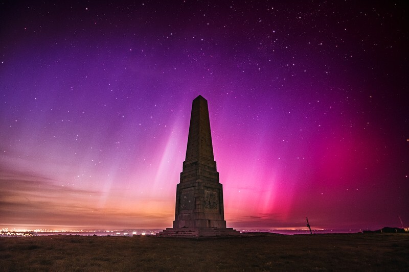 z4264 The Northern lights over Yarborough Monument - Seaview to Bembridge, Whitecliff Bay and Brading