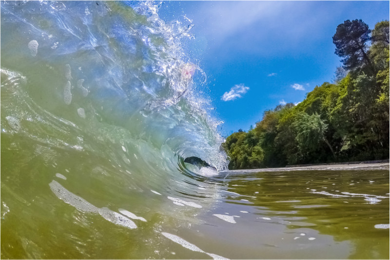w043 Priory Bay Summer Surf - The
