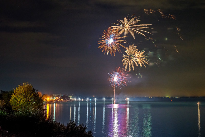 z3355 Fireworks, Yarmouth Pier - Yarmouth to West Cowes inc Newtown