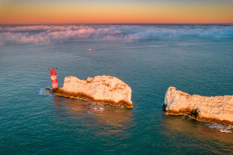 z3981 Distant Fog, The Needles - Freshwater Bay to Colwell Bay inc the Needles