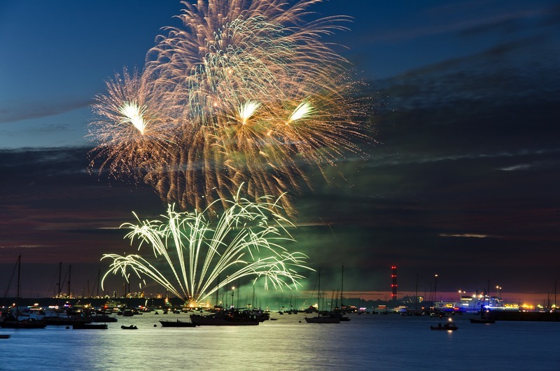 z2241 Cowes Fireworks - Yarmouth to West Cowes inc Newtown