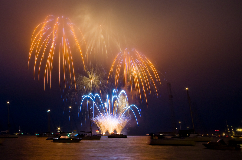z1895 Cowes Fireworks - Yarmouth to West Cowes inc Newtown