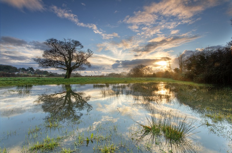 z2320 Sunrise over Alverstone Flood Plain - The Inner Island inc Newport & Godshill