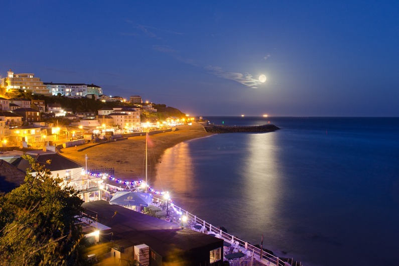 z2252 Moonrise over Ventnor Bay - Ventnor to St Catherine's inc Bonchurch, Whitwell & the Undercliff