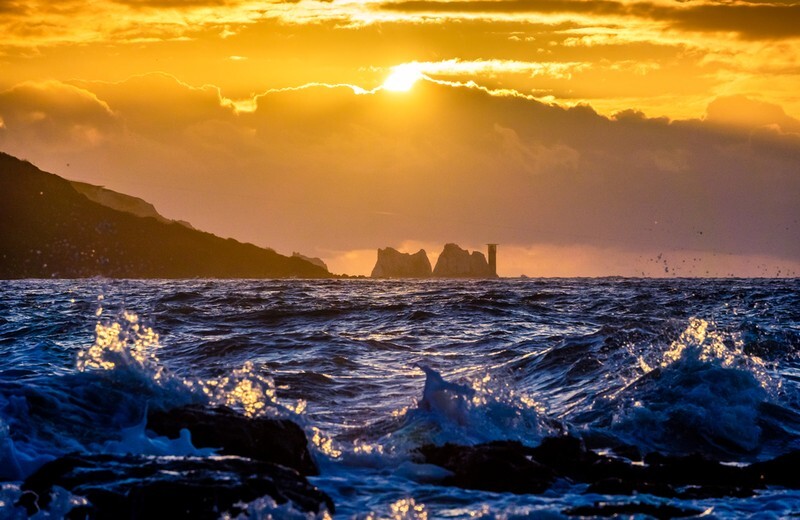 z3738 Winter Waves at Sunset, The Needles - Freshwater Bay to Colwell Bay inc the Needles
