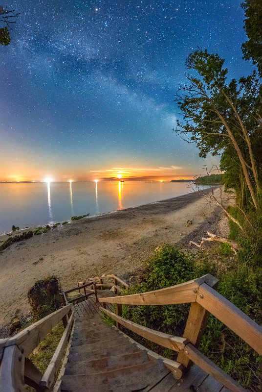 z3069 Milky Way Moonrise, Priory bay - Seaview to Bembridge, Whitecliff Bay and Brading