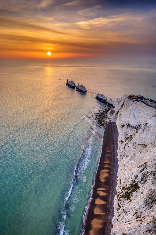 z4019 Sunset over the Needles - Freshwater Bay to Colwell Bay inc the Needles