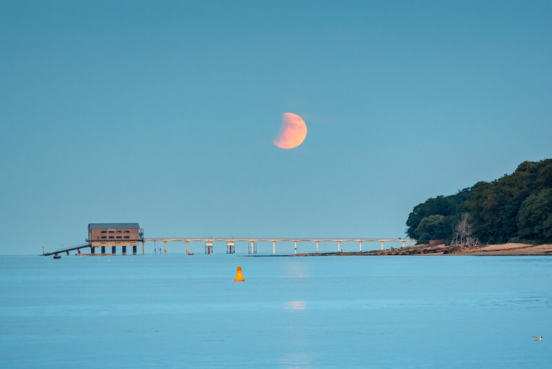 z3468 The Rising Eclipsed Moon, Bembridge Beach - Seaview to Bembridge, Whitecliff Bay and Brading