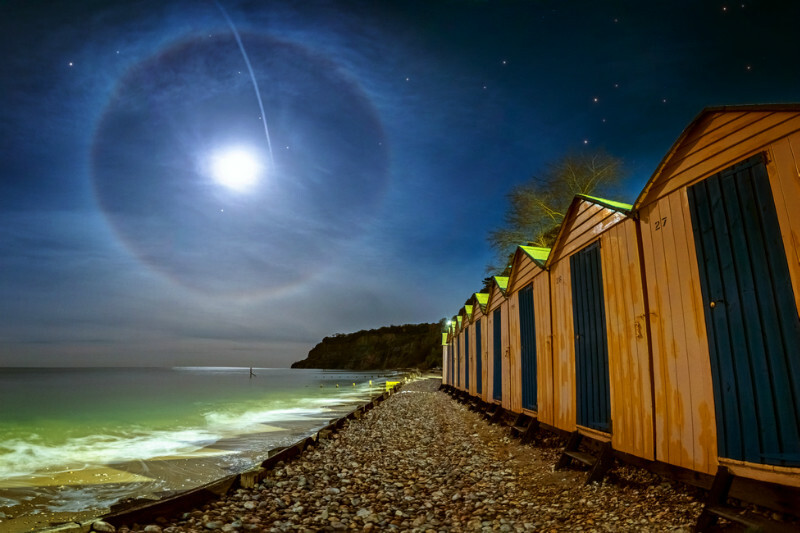 z3045 Moon halo Shanklin Beach - Sandown, Shanklin, Luccombe and Wroxall