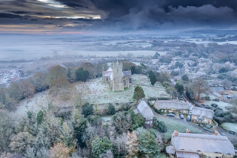 z4149 Snowy Skies over Godshill - The Inner Island inc Newport & Godshill