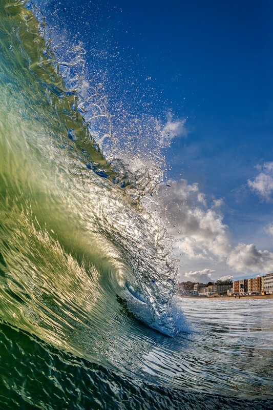 z4418 Autumnal Surf Sandown - Latest images