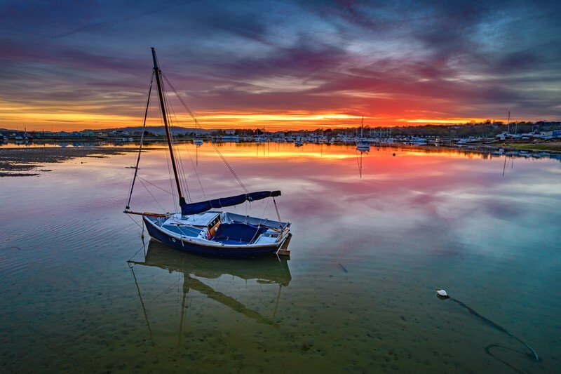 z4025 Evening Glass, Bembridge Harbour - Seaview to Bembridge, Whitecliff Bay and Brading