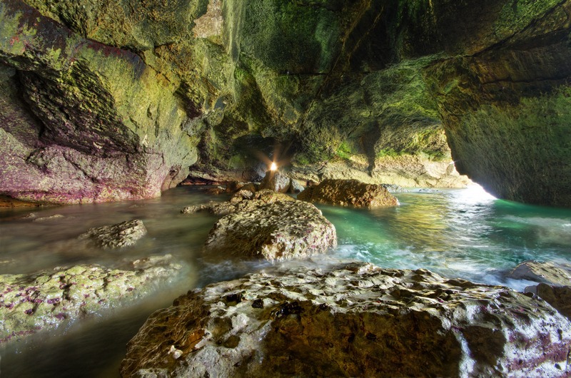z2333 Caves of Watcombe Bay - Freshwater Bay to Colwell Bay inc the Needles