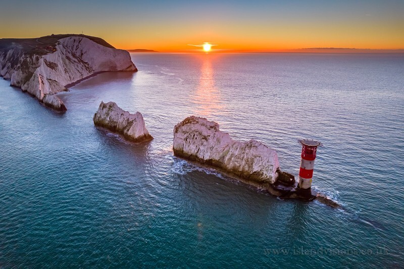 z3985 Sunrise at the Needles - Freshwater Bay to Colwell Bay inc the Needles