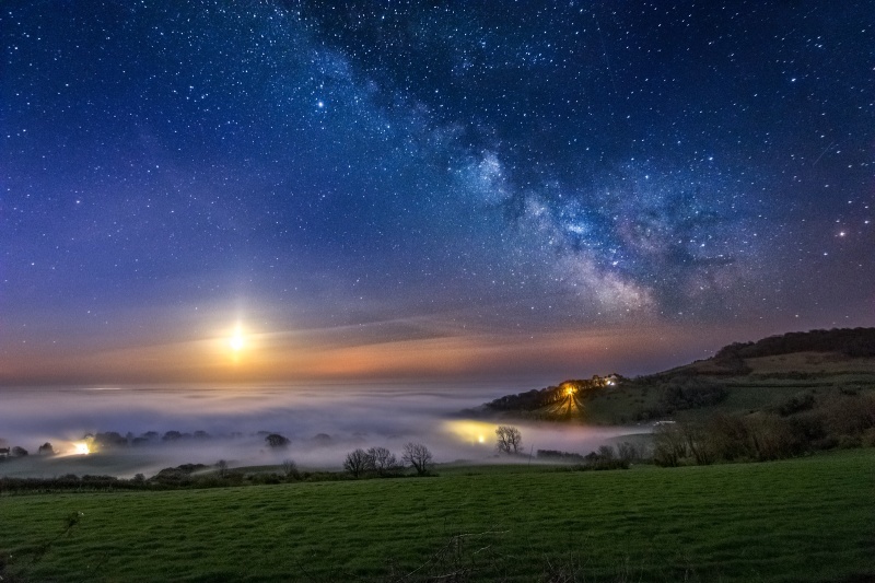 z2673 Rising Moon under the Milky Way Luccombe - Sandown, Shanklin, Luccombe and Wroxall