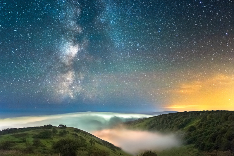 z3103 The Milky Way over the Mist, St Boniface Down - Ventnor to St Catherine's inc Bonchurch, Whitwell & the Undercliff