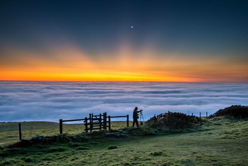 z3025 Light Rays above the Fog, St Catherines Down - Blackgang to Compton inc Brighstone, Shorwell & West Wight