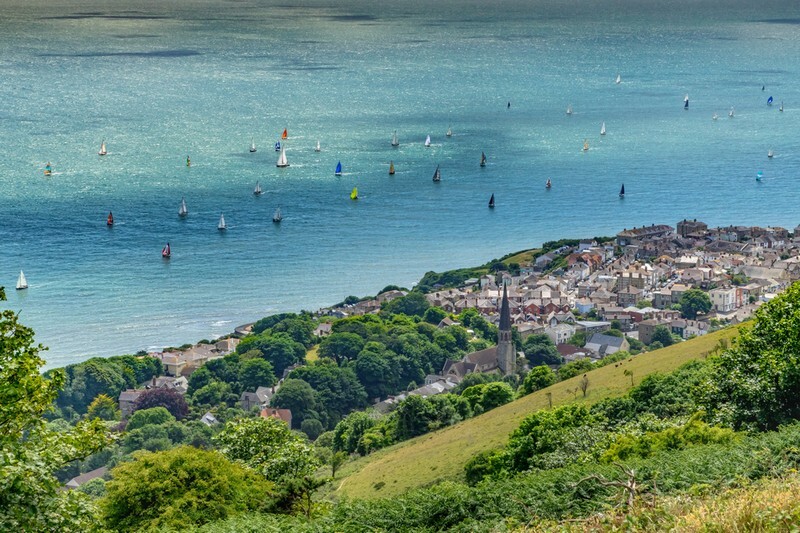 z4068 Round the Island Race, overlooking Ventnor - Ventnor to St Catherine's inc Bonchurch, Whitwell & the Undercliff