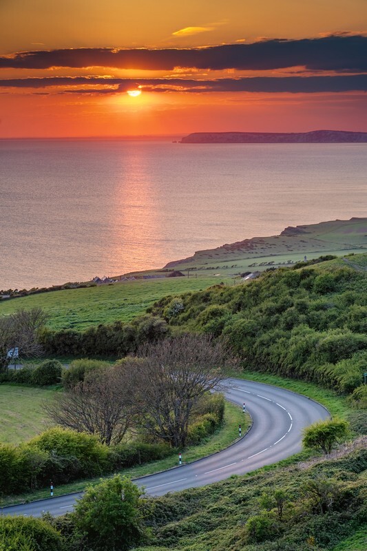 z4035 Setting Sun over The Needles - Blackgang to Compton inc Brighstone, Shorwell & West Wight