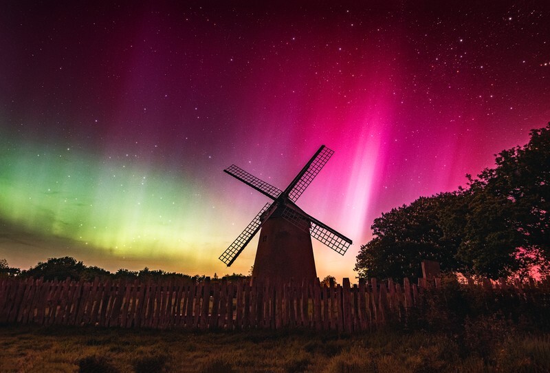 z4265 The Northern Lights over Bembridge Windmill - Seaview to Bembridge, Whitecliff Bay and Brading
