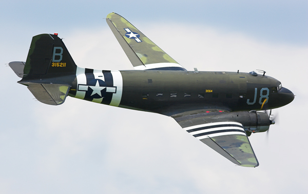 DC-3  Fly-by 2 - Aviation