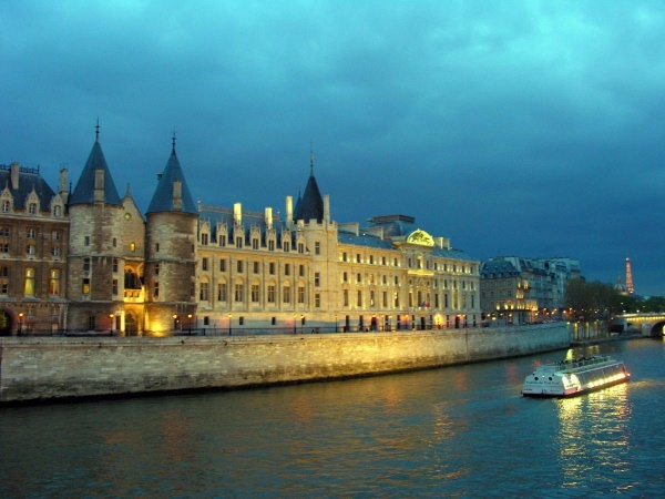  - Paris