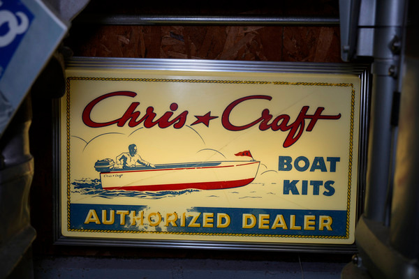 _DUV4272 - Signs and Logos