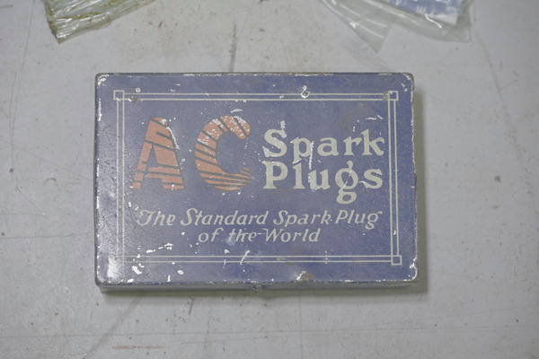 DUV_1527 - Signs and Logos